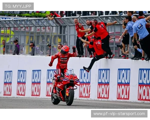 MotoGP夸尔塔拉罗极限压弯保持领先——他是赛道上的“弯道之王”